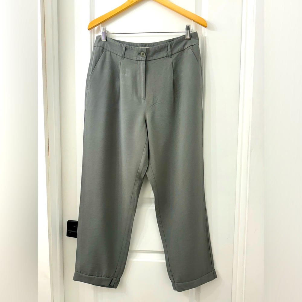 LOFT pants, size 8, good conditions, olive green, skinny ankle